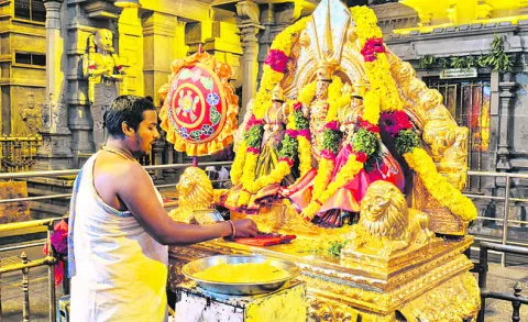 యాదగిరీశుడికి  విశేష పూజలు