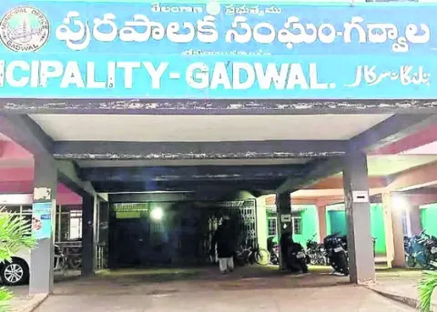 నడిగడ్డలో ‘విప్‌’ లొల్లి 