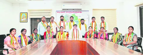 క్యాంపుల్లేవ్‌.. విందుల్లేవ్‌ 