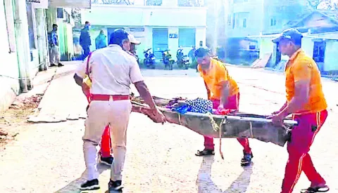 అదుపుతప్పిన బస్సు 