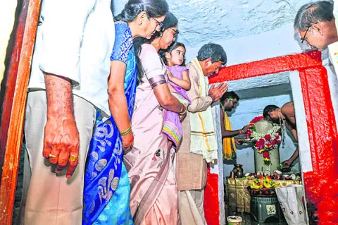 శివాలయాల్లో పొంగులేటి పూజలు