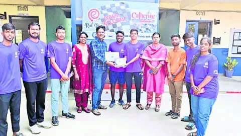 ‘రెడ్‌ రోప్‌’ విద్యార్థులకు కేథరిన్‌ ఆశ్రయం 