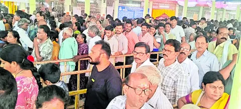 గోవాడకు పోటెత్తిన భక్తులు