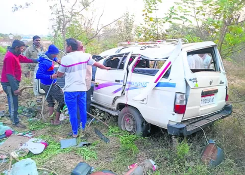 అంత్యక్రియలకు వస్తూ అనంతలోకాలకు..