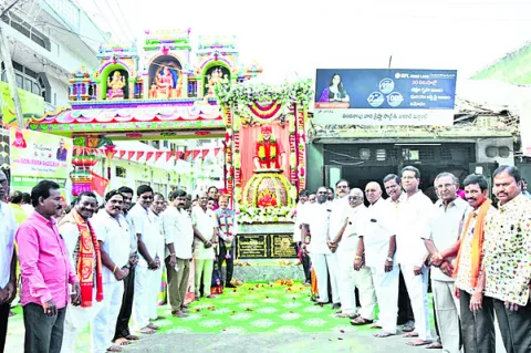 సాయి మందిరంలో ‘అక్షయపాత్ర’ విగ్రహం