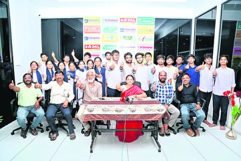 ● అగ్రగామిగా శ్రీ చైతన్య
