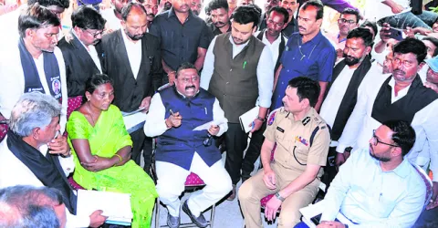 కర్ల రాజేష్‌ కుటుంబానికి అండగా ఉంటాం