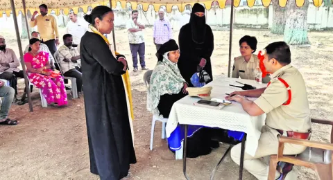 అర్జీలకు సత్వర పరిష్కారం