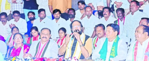 మున్సిపాలిటీలను రోల్‌మోడల్‌గా తీర్చిదిద్దుతాం 