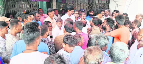 15 సెకన్‌లలో యూరియా నిల్వలు ఖాళీ