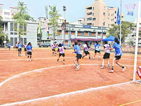 హోరాహోరీగా నెట్‌బాల్‌ పోటీలు 