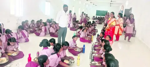 టెన్త్‌లో ఉత్తమ ఫలితాలు సాధించాలి 
