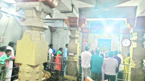 బీచుపల్లి క్షేత్రానికి పోటెత్తిన భక్తులు 