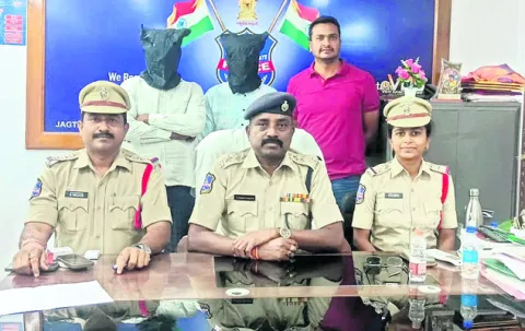 హత్యకేసులో ఇద్దరు నిందితుల అరెస్ట్‌