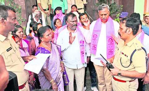 ఓటెయ్యకుండా అడ్డుకున్నారు..