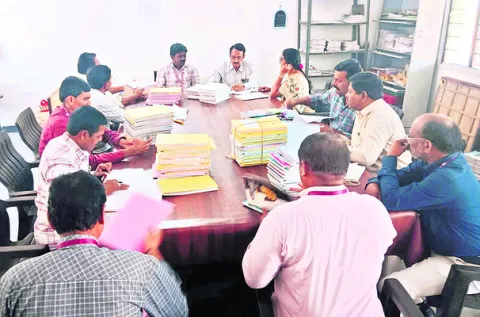 ఇంటర్నల్‌ మార్కుల తనిఖీ