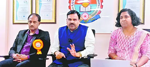 వర్సిటీ సమగ్రాభివృద్ధిలో విశేష పురోగతి 