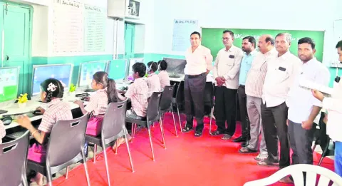 ప్రతి విద్యార్థిపై ప్రత్యేక శ్రద్ధ చూపాలి 