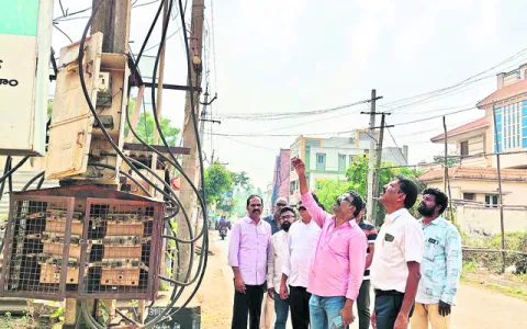 కొనసాగుతున్న ‘కరెంటోళ్ల జనబాట’