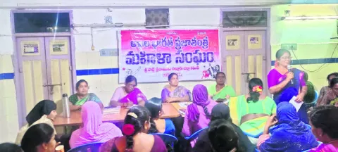 రాష్ట్రంలో విచ్చలవిడిగా మద్యం అమ్మకాలు 