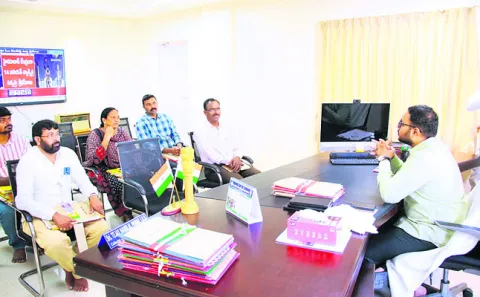 మోడల్‌ అంగన్‌వాడీ కేంద్రాలు ఏర్పాటు చేయాలి