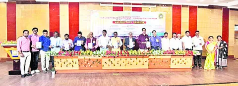 సంక్షేమాన్ని సమగ్రంగా చూడాలి