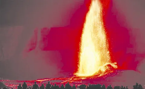 Kilauea volcano erupts in Hawaii