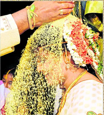 పెళ్లి పండుగ మొదలు..
