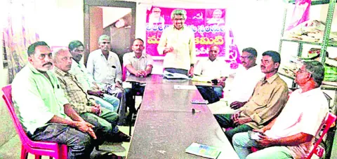 రైతు వ్యతిరేక విధానాలను ప్రతిఘటించాలి