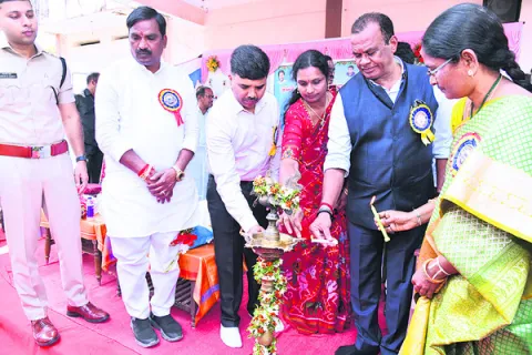 ఉన్నత లక్ష్యంతో చదువుకోవాలి