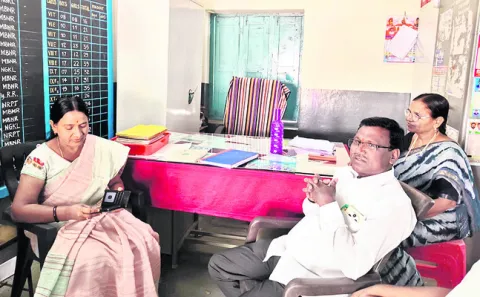 పాఠశాల సమయంలో ఫంక్షన్‌కు ఉపాధ్యాయులు 