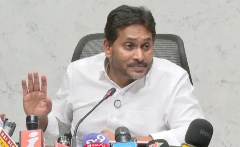 YS Jagan Key Comments On Nadu-Nedu Aarogyasri And Govt Employees 