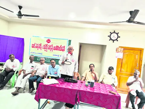 కనీస పింఛను పెంపు కోసం ఆందోళన 