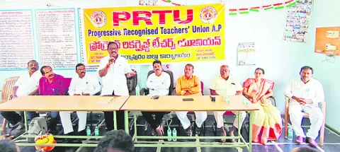 ఉద్యోగులకు 30 శాతం ఐఆర్‌ ప్రకటించాలి