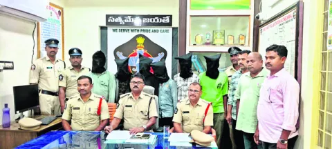 ట్రాన్స్‌ఫార్మర్ల చోరీ కేసులో ఆరుగురు అరెస్టు 