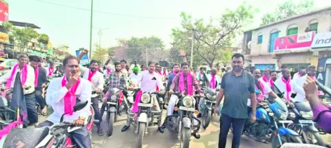 నోటీసులు ఇవ్వడం కేసీఆర్‌ను అవమానించడమే 