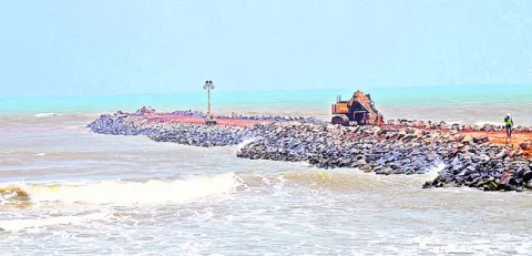 కీలక ప్రాజెక్టులకు చోటేదీ..? 