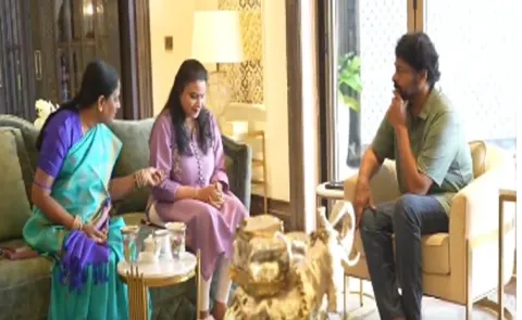 Konda Surekha met Chiranjeevi