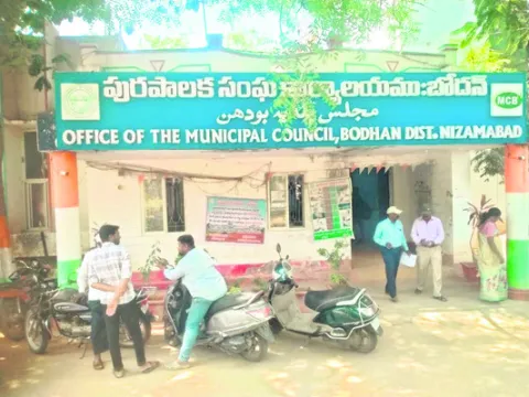 బోధన్‌లో రోడ్లు, డ్రెయినేజీలు నిర్మాణమయ్యేనా?