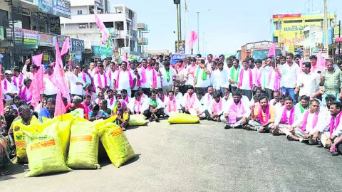 పాత పద్ధతిలో యూరియా ఇవ్వాలి