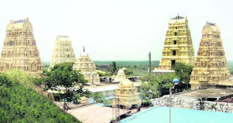 శ్రీవారి దర్శనం టికెట్ల గోల్‌మాల్‌ 