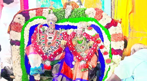 భక్తజనతేరు! 
