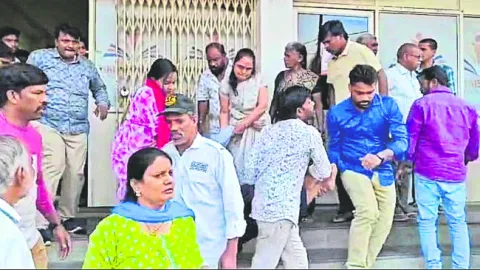 కళాశాల భవనంపైనుంచి దూకి విద్యార్థిని ఆత్మహత్య 
