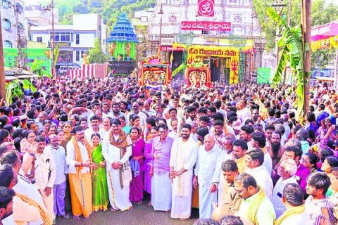 శివనామ స్మరణం..పులకించిన కై లాసం