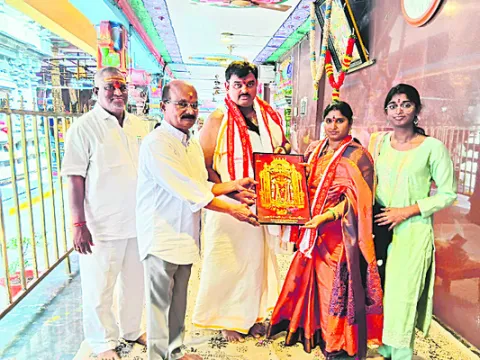 దుర్గమ్మ నిత్యాన్నదానానికి విరాళాలు 