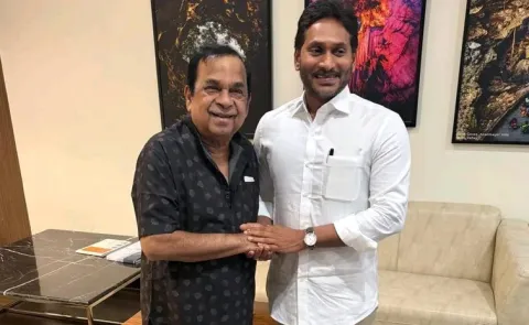 Actor Brahmanandam Meet YS Jagan Mohan Reddy At Gannavaram airport