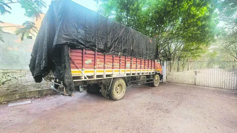 20 క్వింటాళ్ల రేషన్‌ బియ్యం పట్టివేత 