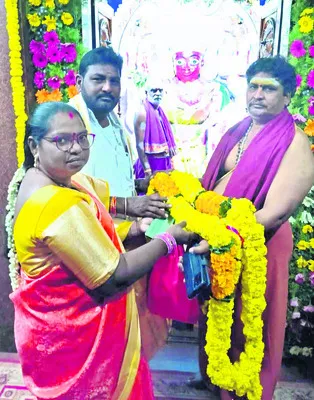 పెద్దింట్లమ్మా.. భక్తులను రక్షించమ్మా..  
