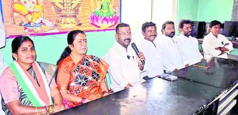 గుడిసెల తొలగింపు వినయ్‌భాస్కర్‌ పనే..