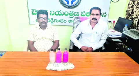 ఏసీబీ దాడుల్లో డ్రగ్‌ ఇన్‌స్పెక్టర్‌ అరెస్టు 